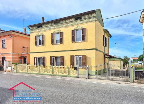 casa indipendente in vendita a Potenza Picena in zona Porto Potenza Picena