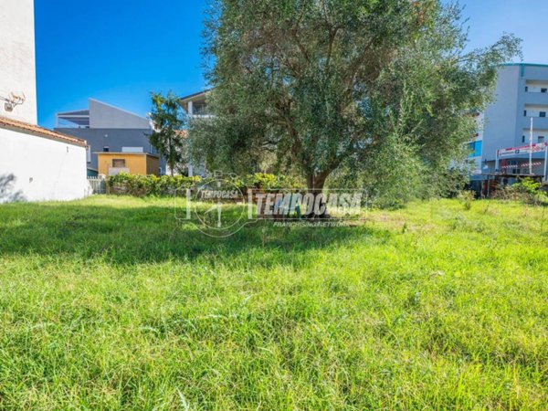 casa indipendente in vendita a Potenza Picena in zona Porto Potenza Picena