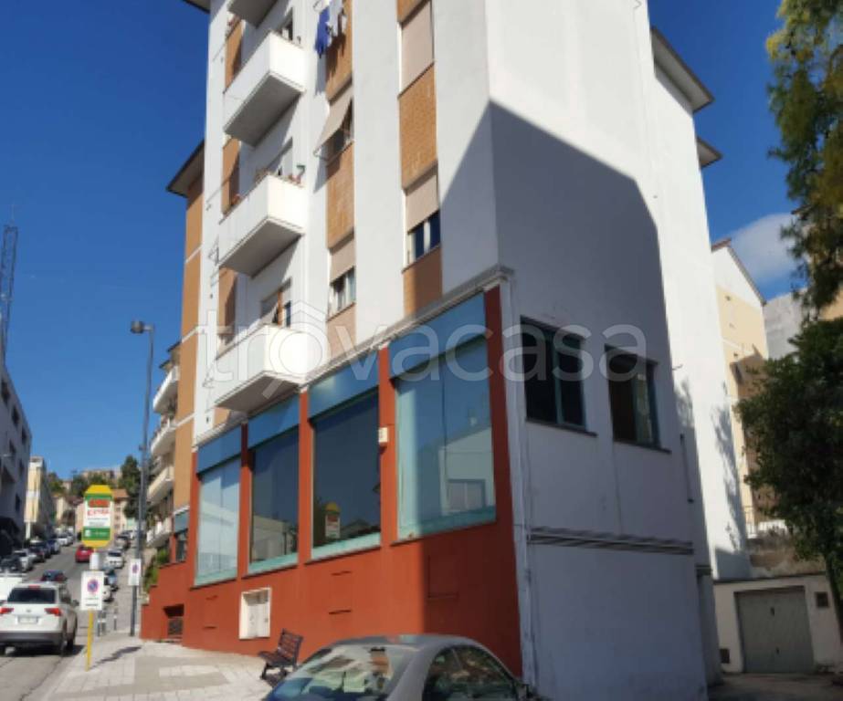negozio in vendita a Recanati