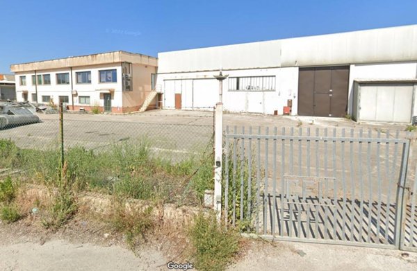 locale commerciale in vendita a Recanati