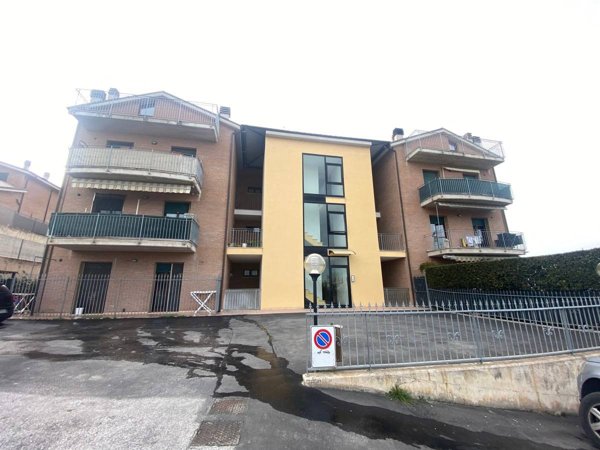 appartamento in vendita a Recanati in zona Montefiore
