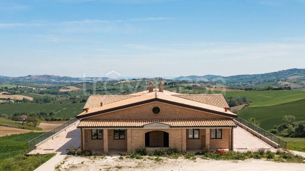 casa indipendente in vendita a Recanati in zona Montefiore