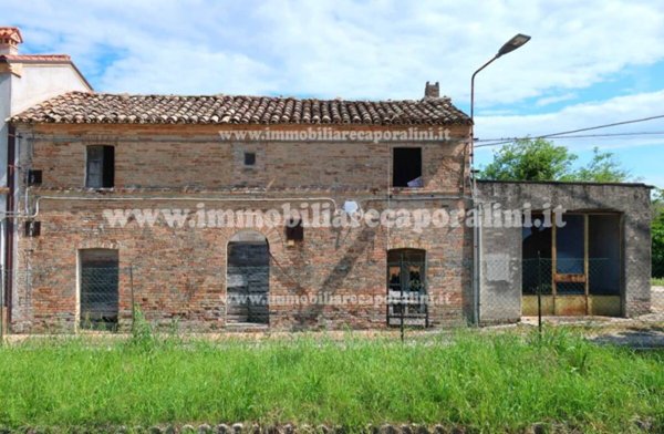 casa indipendente in vendita a Recanati in zona Fontenoce