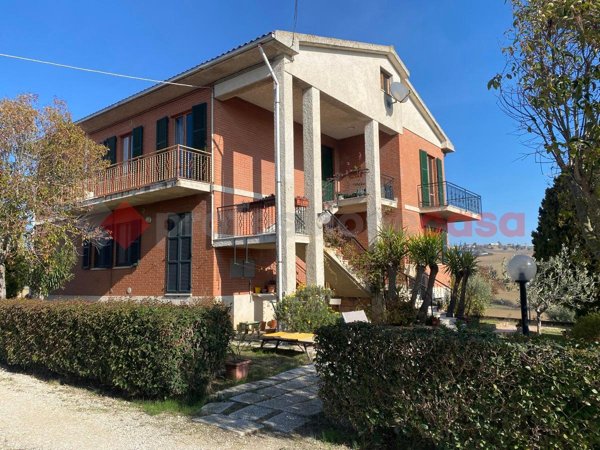casa indipendente in vendita a Recanati