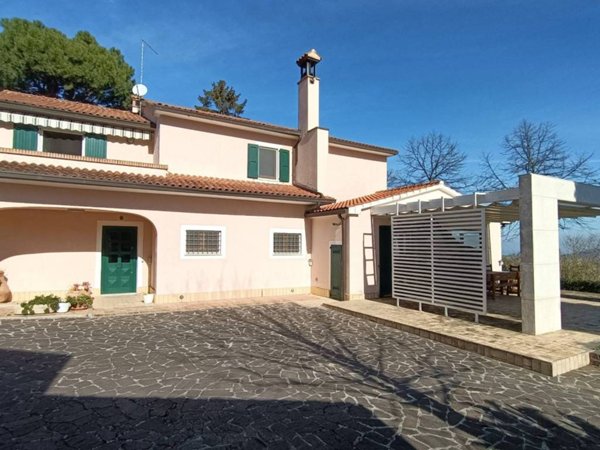 casa indipendente in vendita a Recanati