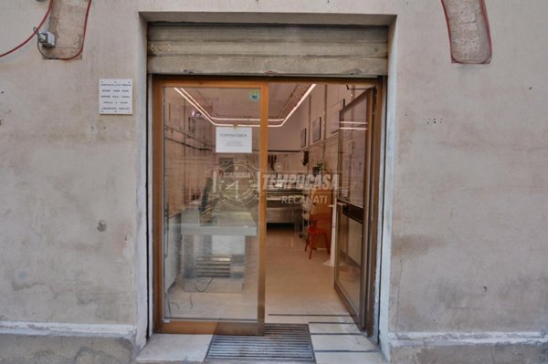locale commerciale in vendita a Recanati