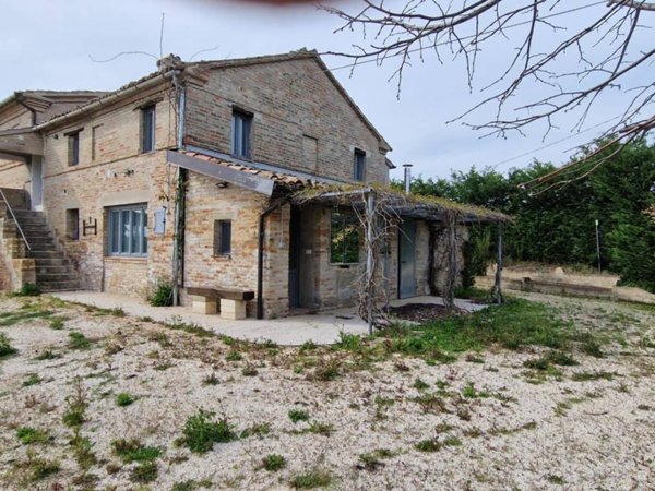 casa indipendente in vendita a Recanati
