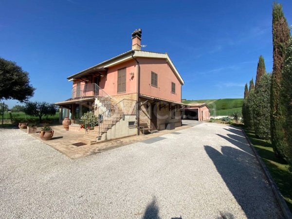 casa indipendente in vendita a Recanati in zona Chiarino