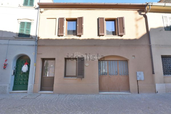casa indipendente in vendita a Recanati in zona Castelnuovo