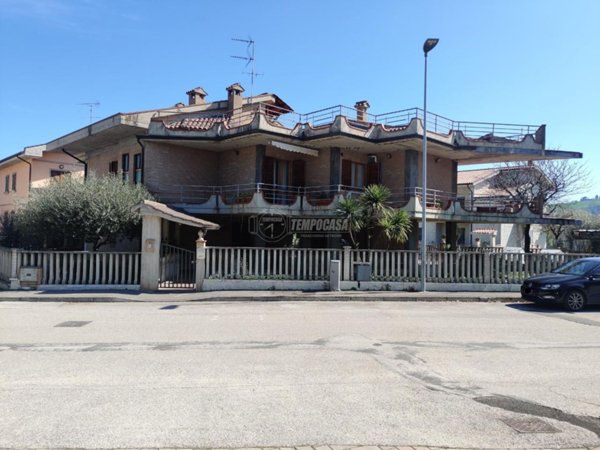 casa indipendente in vendita a Recanati