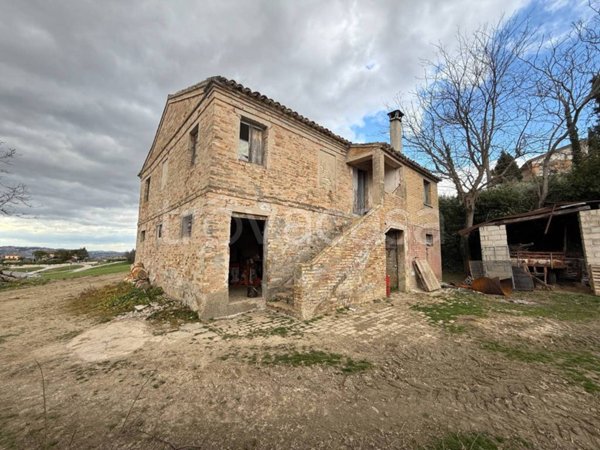casa indipendente in vendita a Recanati in zona Castelnuovo