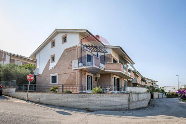 casa indipendente in vendita a Recanati