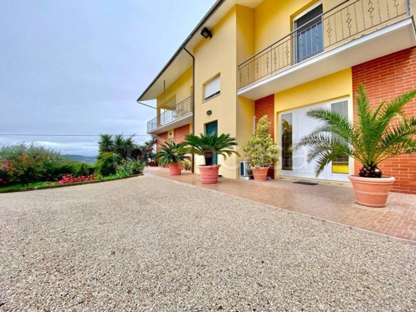 casa indipendente in vendita a Recanati