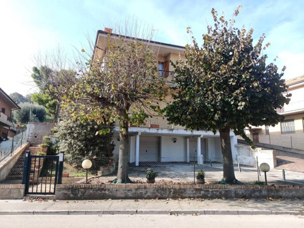 casa indipendente in vendita a Recanati