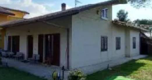 casa indipendente in vendita a Recanati in zona Santa Lucia
