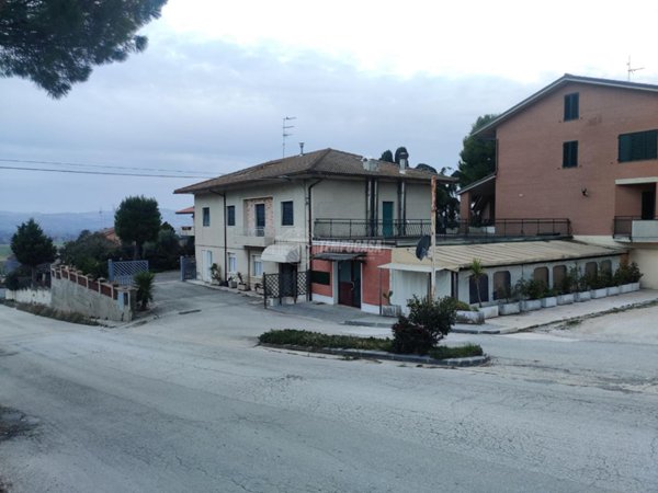 casa indipendente in vendita a Recanati in zona Chiarino