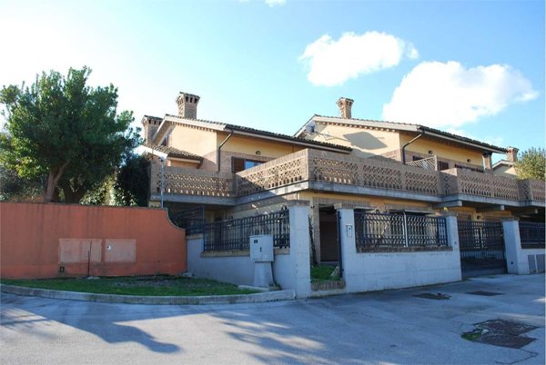 casa indipendente in vendita a Recanati