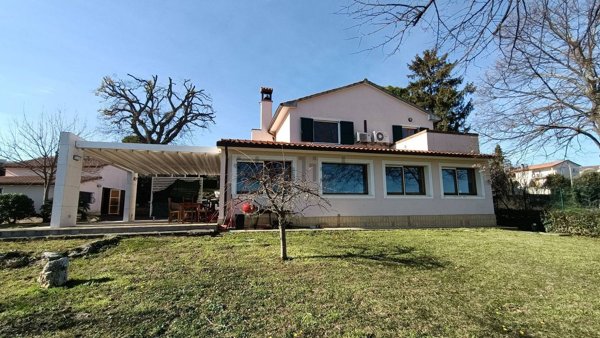 casa indipendente in vendita a Recanati