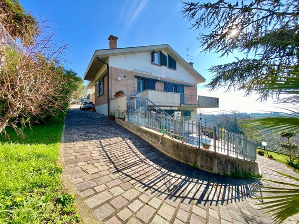 casa indipendente in vendita a Recanati