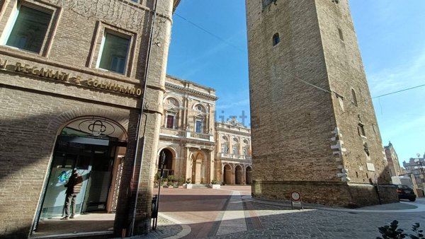 esavano in vendita a Recanati