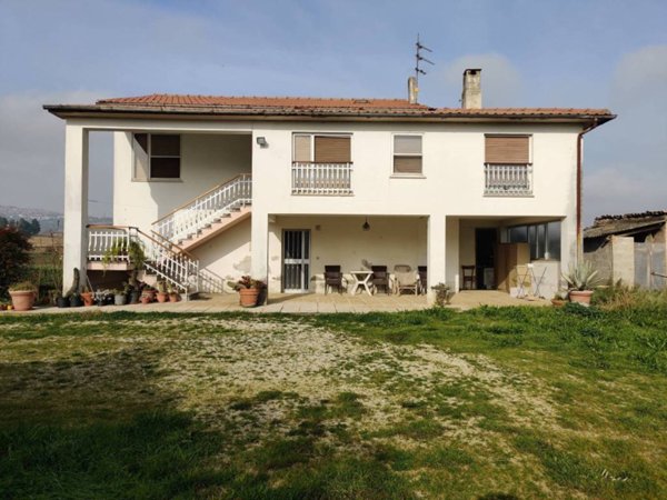 casa indipendente in vendita a Recanati