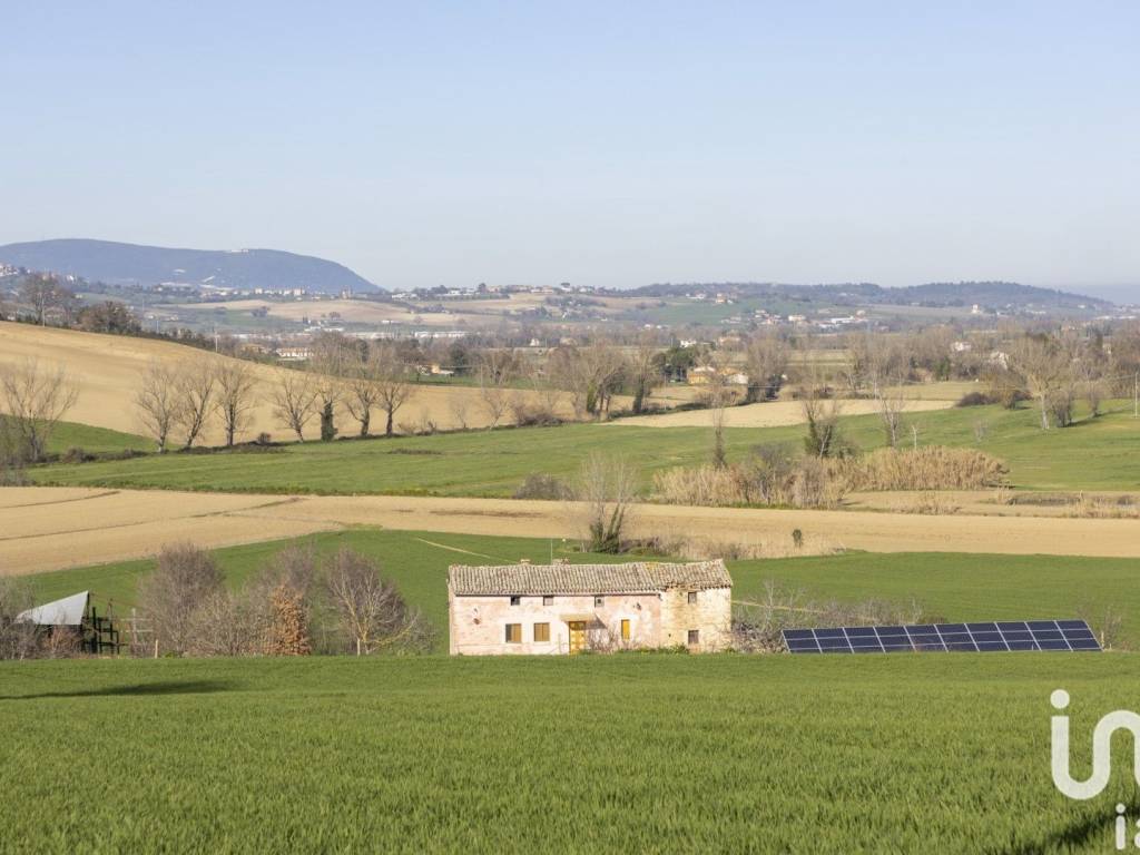casa indipendente in vendita a Recanati in zona Bagnolo