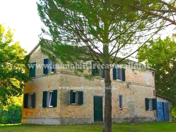 pentavano in vendita a Recanati