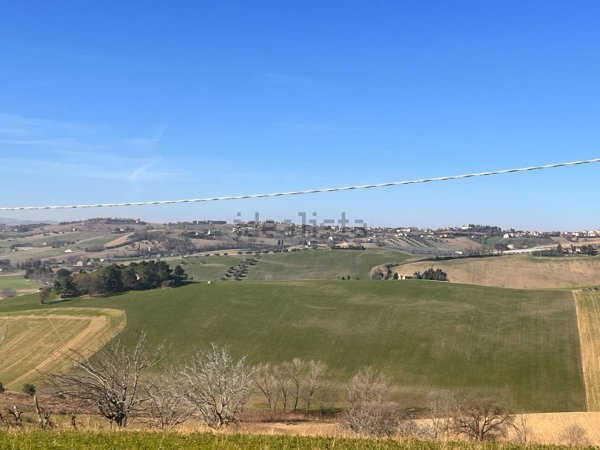 casa indipendente in vendita a Recanati in zona Montefiore
