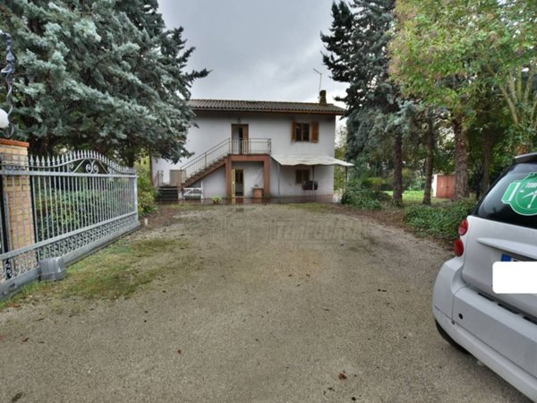 casa indipendente in vendita a Recanati in zona Fontenoce
