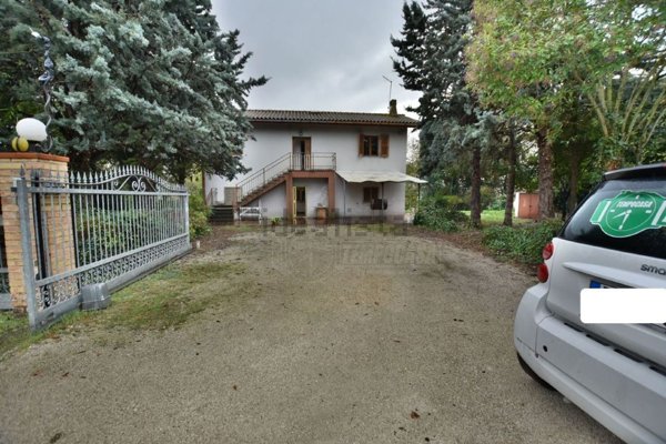 casa indipendente in vendita a Recanati in zona Fontenoce