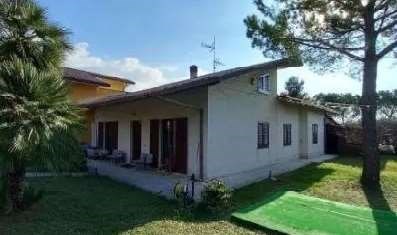 casa indipendente in vendita a Recanati in zona Santa Lucia