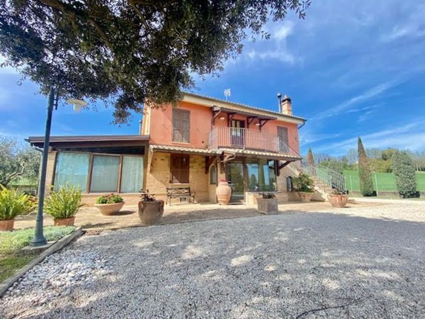 casa indipendente in vendita a Recanati