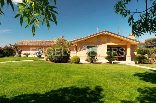 casa indipendente in vendita a Recanati