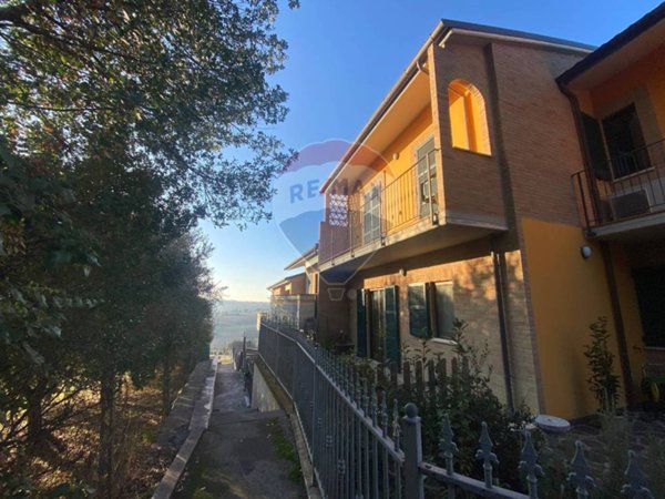 casa indipendente in vendita a Recanati