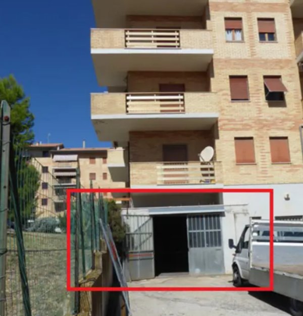locale di sgombero in vendita a Recanati
