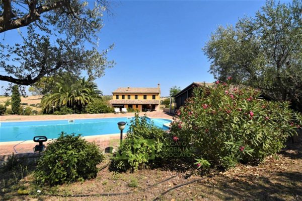 casa indipendente in vendita a Recanati in zona Castelnuovo