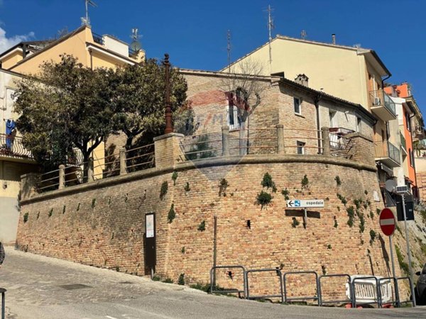 casa indipendente in vendita a Recanati in zona Santa Lucia
