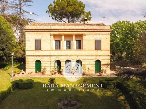 casa indipendente in vendita a Recanati