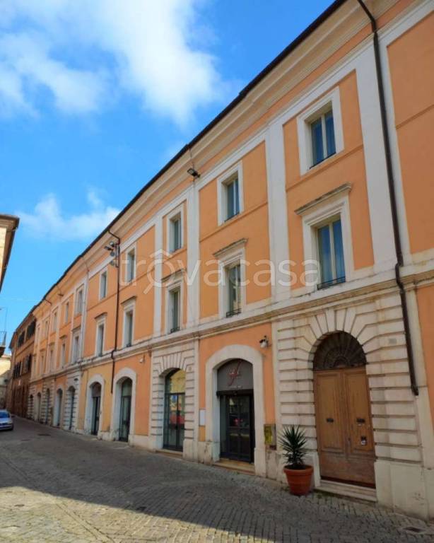 negozio in vendita a Recanati