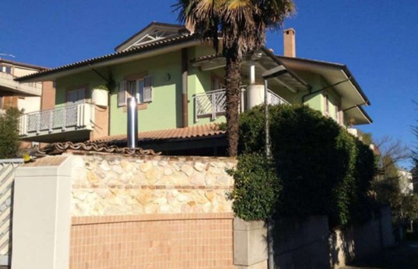 casa indipendente in vendita a Recanati