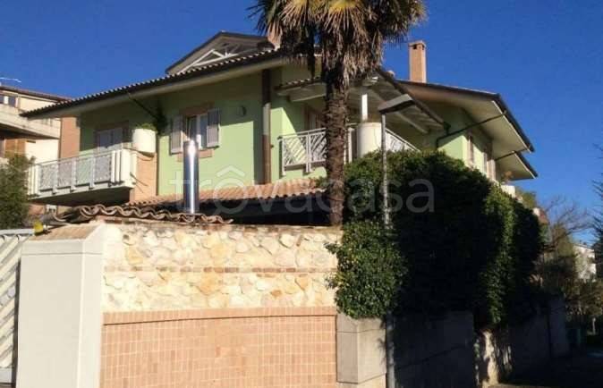 casa indipendente in vendita a Recanati