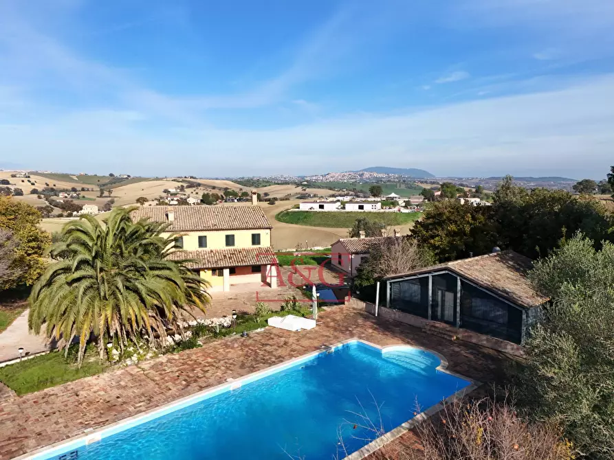 casa indipendente in vendita a Recanati in zona Castelnuovo