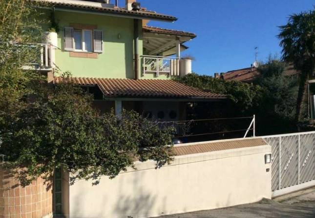 casa indipendente in vendita a Recanati