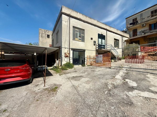 locale di sgombero in vendita a Recanati