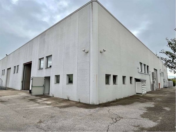 negozio in vendita a Recanati