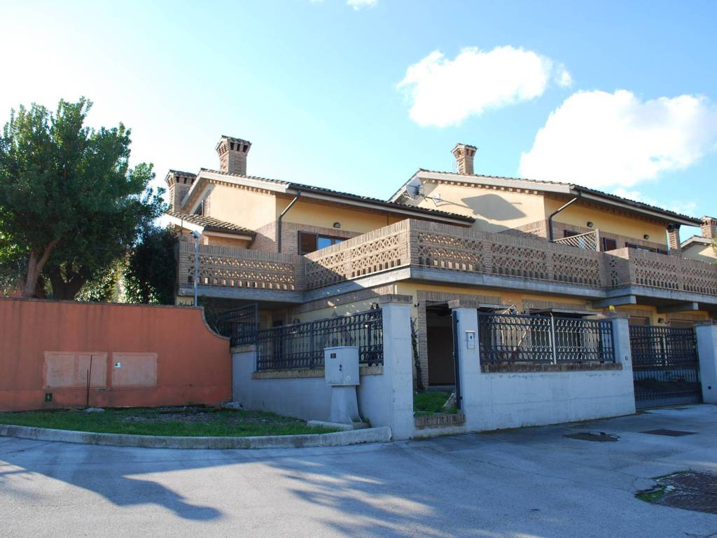casa indipendente in vendita a Recanati