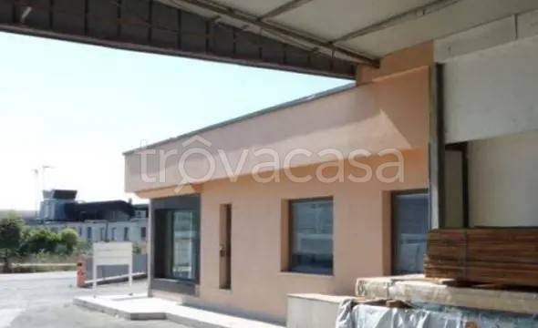 locale commerciale in vendita a Recanati
