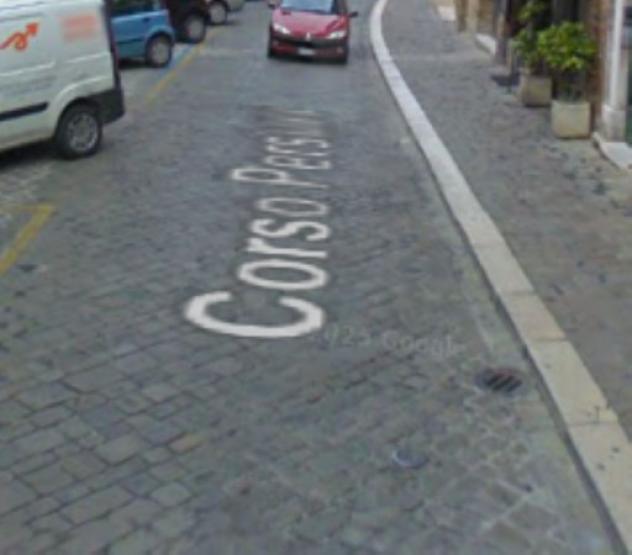 locale commerciale in vendita a Recanati