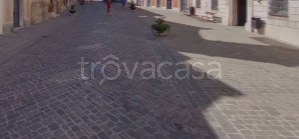 locale commerciale in vendita a Recanati