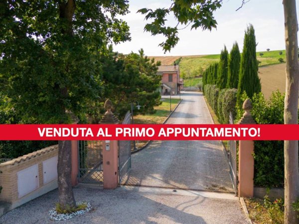 casa indipendente in vendita a Recanati in zona Chiarino